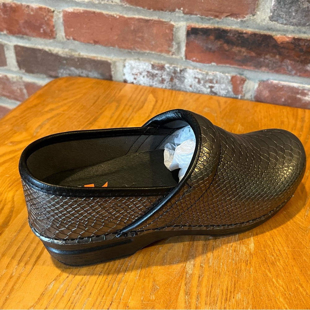 Dansko Clogs Pro XP Caiman